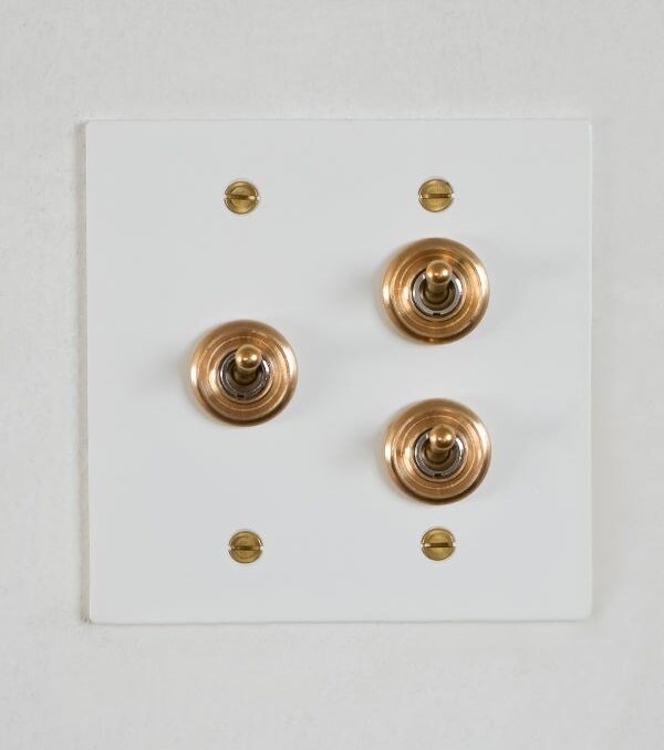 ホワイトスチールプレート 3スイッチ 9,900円